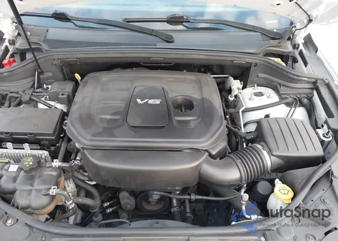 2018 Jeep Grand Cherokee Overland 4X2 z USA, uszkodzony, nr VIN 1C4RJECGXJC204847